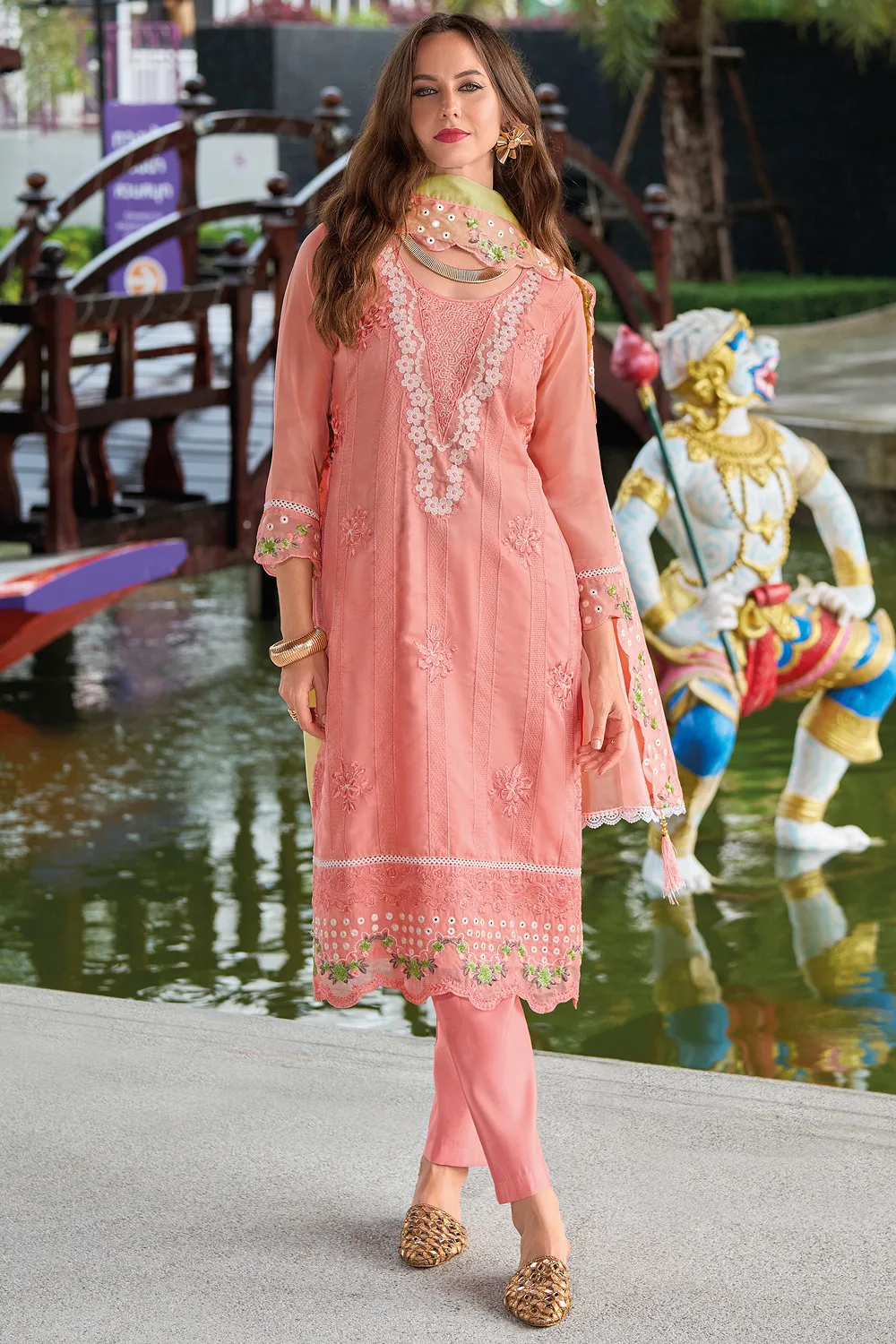 Elegant Pink Organza Kurta Set with Silk Bottom and Embroidery Work Elegant Pink Organza Kurta Set with Silk Bottom and Embroidery Work