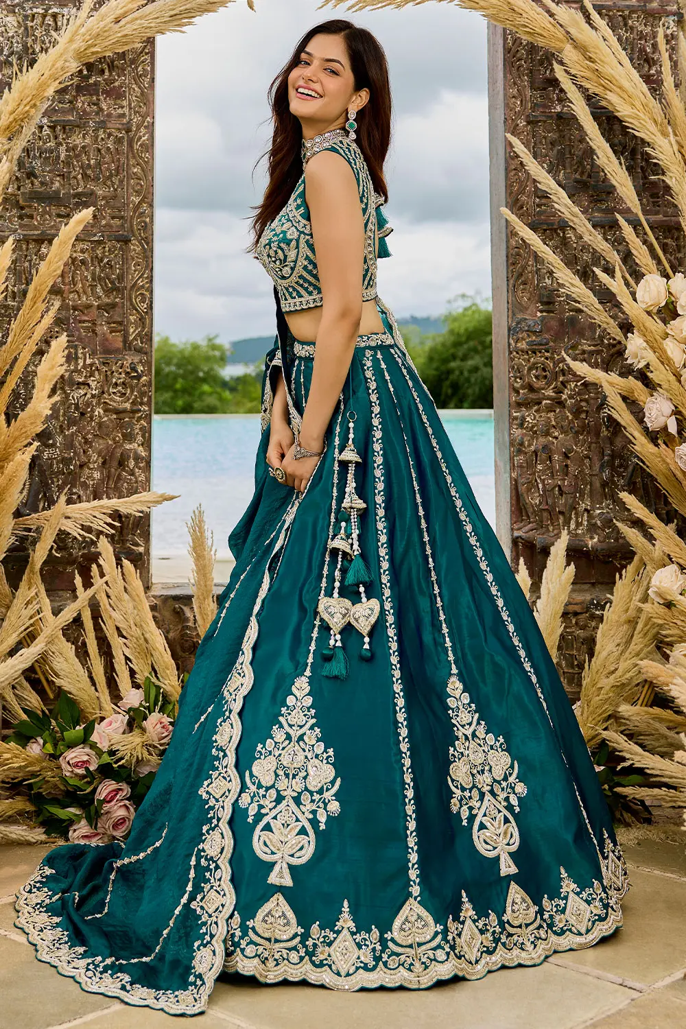 Layered inner of teal blue lehenga showing double shantoon, can can 12 & 18 inches, and buckram