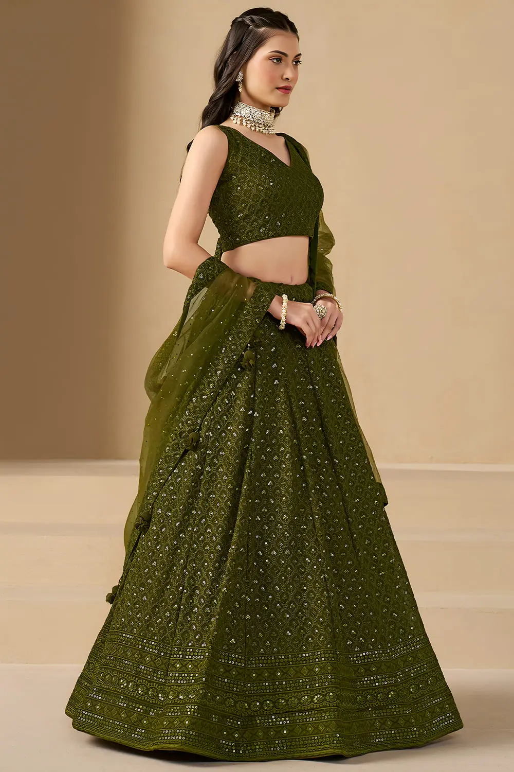 Left angle view of the woman wearing the flowing soft net dupatta